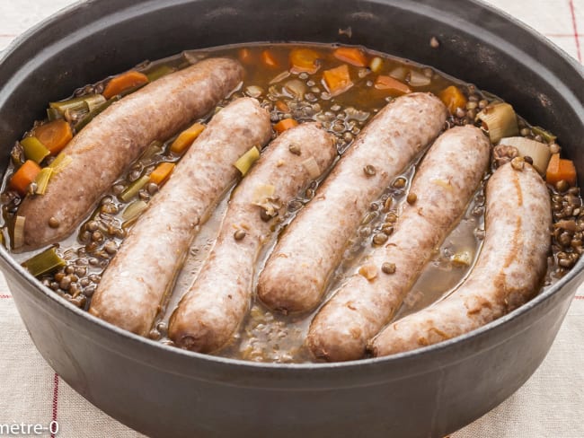 Potée de saucisses aux lentilles et légumes d’hiver (poireau, carotte, oignon)