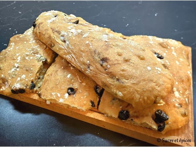 Pain ciabatta aux olives