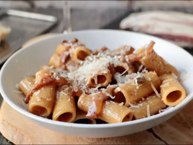 Pâtes alla gricia, au guanciale et au pecorino