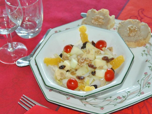 Salade du mendiant : endive, pomme, orange, noix, raisins secs