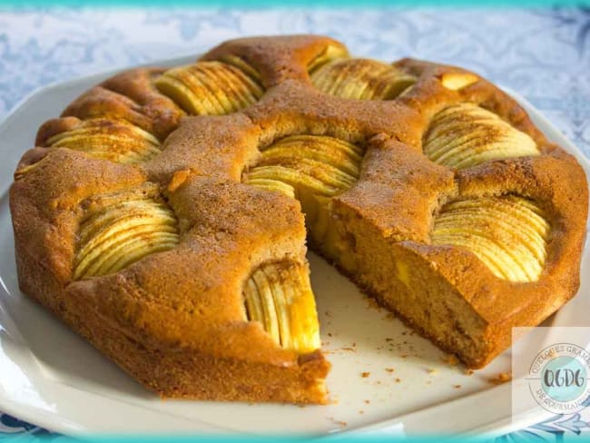 Gâteau moelleux aux pommes et à la cannelle