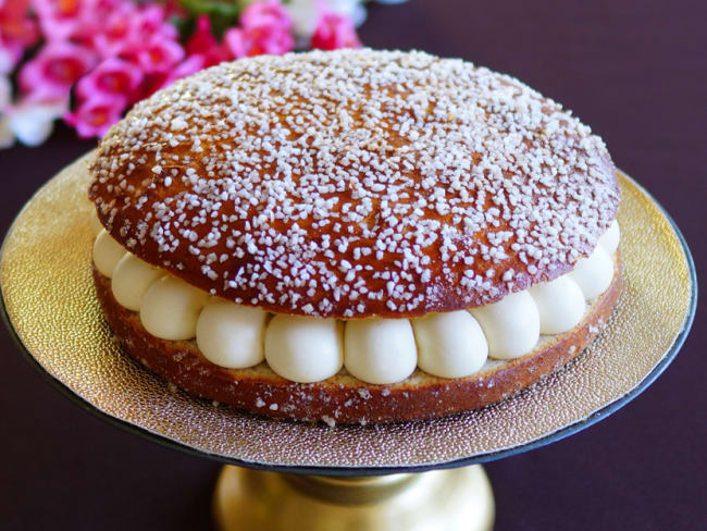 La tarte tropézienne au litchi et à la framboise