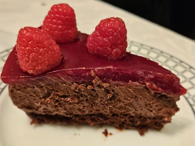 Gâteau mousse au chocolat, glacé aux framboises : tout simplement décadent