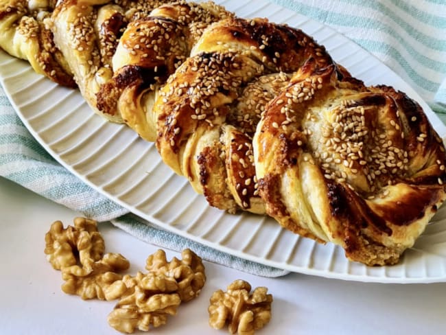 Des escargots feuilletés aux noix bien dorés