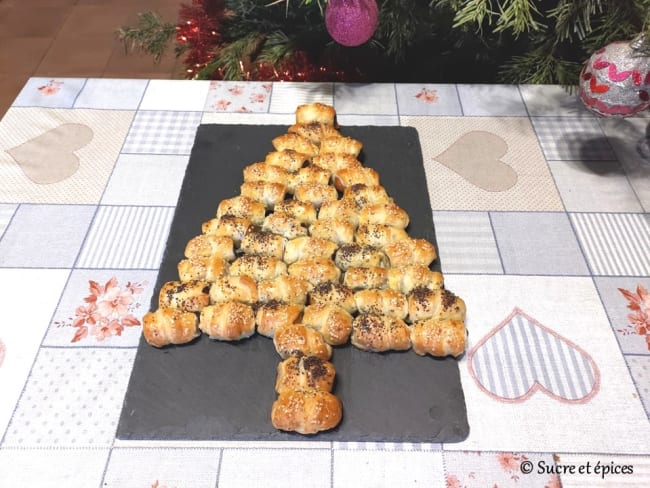 Sapin de noël mini saucisses en feuilletage : l'esprit de noël s'invite à l'apéro