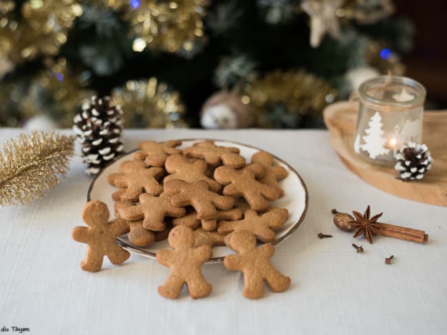 Des biscuits de noël au pain d'épice pour fêter l'Avent en famille