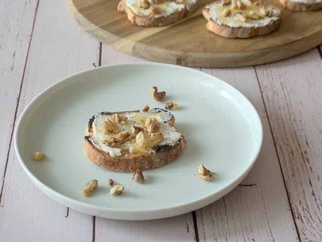 Bouchées au chèvre et noix caramélisées