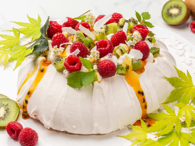 Pavlova coco aux fruits frais, caramel de passion