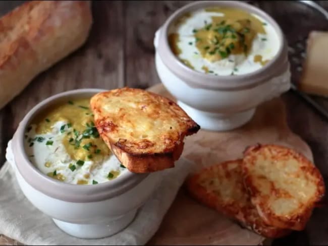 Soupe de légumes et toasts au comté