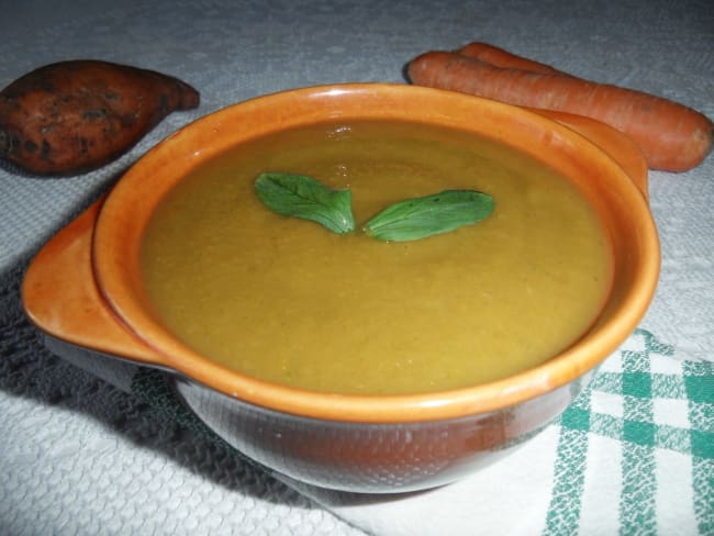 Soupe de mâche, carottes et patates douces