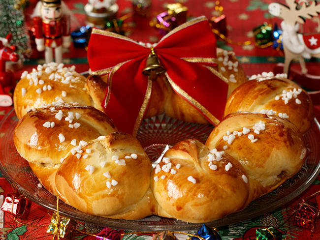 Couronne briochée à la fleur d’oranger et aux écorces d’orange, la gourmandise du petit déjeuner