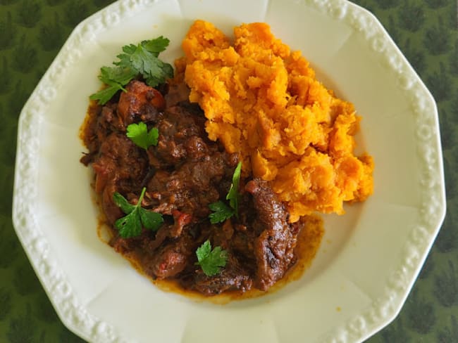 Ragoût de queue de bœuf, une recette de la cuisine africaine