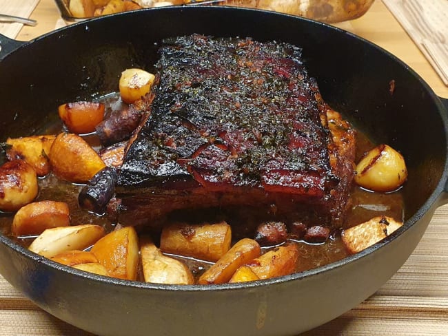 Poitrine de porc marinée au soja et confite au miel et au gingembre 