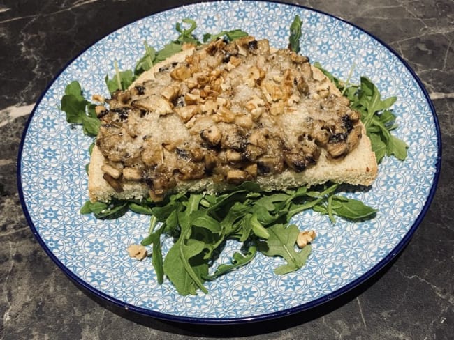 Bruschetta à la crème et aux champignons de Paris