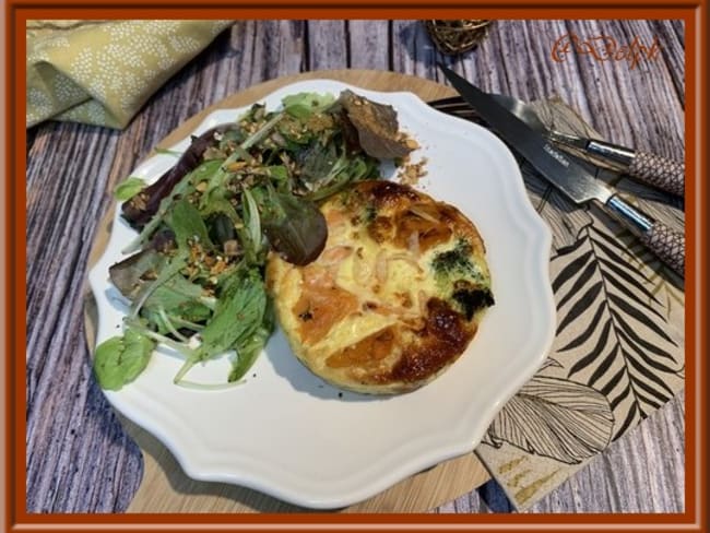 Quiche sans pâte au brocoli, à la patate douce et au saumon fumé