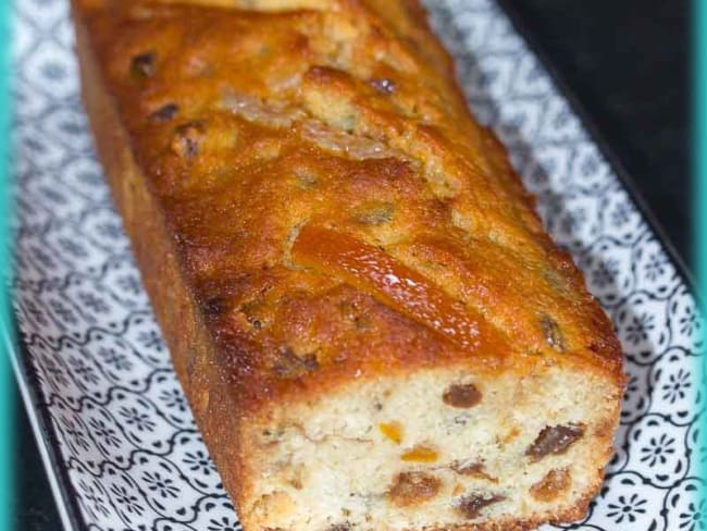 Plum cake au rhum, aux raisins secs et écorces d'orange confites