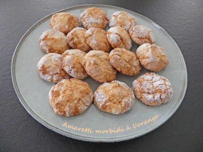 Biscuits amaretti morbidi fourrés à l'orange