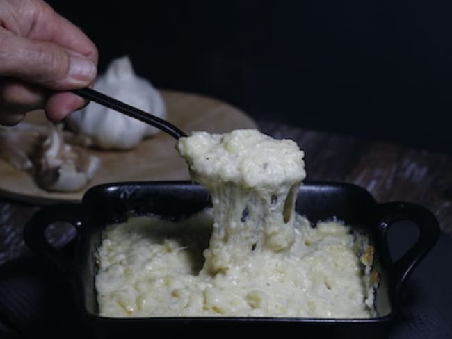 Connaissez-vous la truffade ? Un plat de pommes de terre et fromage, simple et réconfortant.