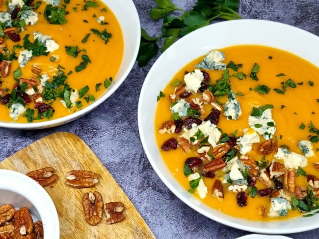 Velouté de patates douces aux noix de pécan et au bleu