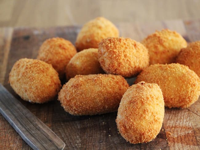 Croquetas au poulet et aux oignons pour un apéro dinatoire à l'espagnol