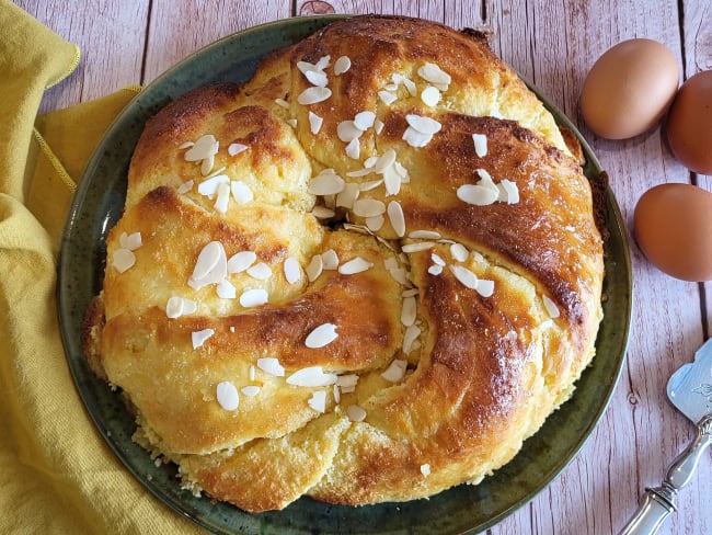 La recette facile d'une couronne des rois généreusement garnie de crème d’amande