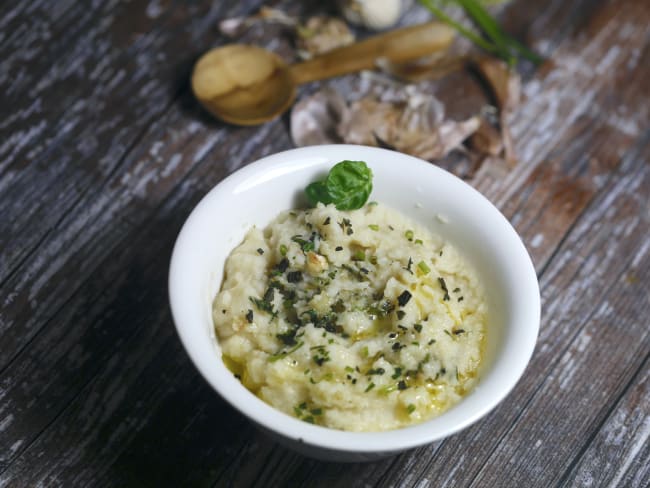 Purée de céleri à l'ail confit et aux herbes