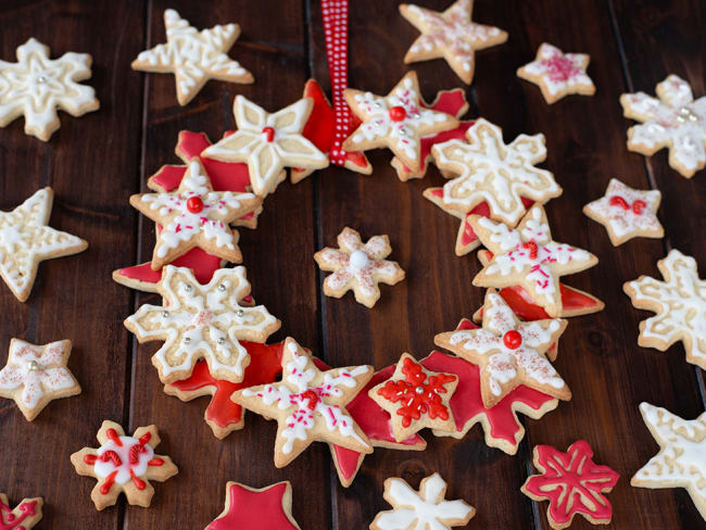 Couronne de biscuits sablés joliment décorés