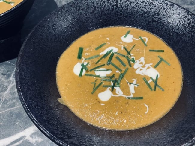 Soupe aux aubergines et cacahuètes originaire d'Amérique latine