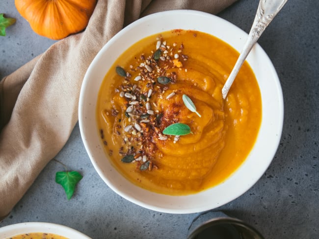 Soupe de lentilles corail et courge butternut au lait de coco