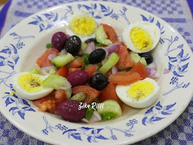 Salade de concombre, tomate, oignons et olives de Djef