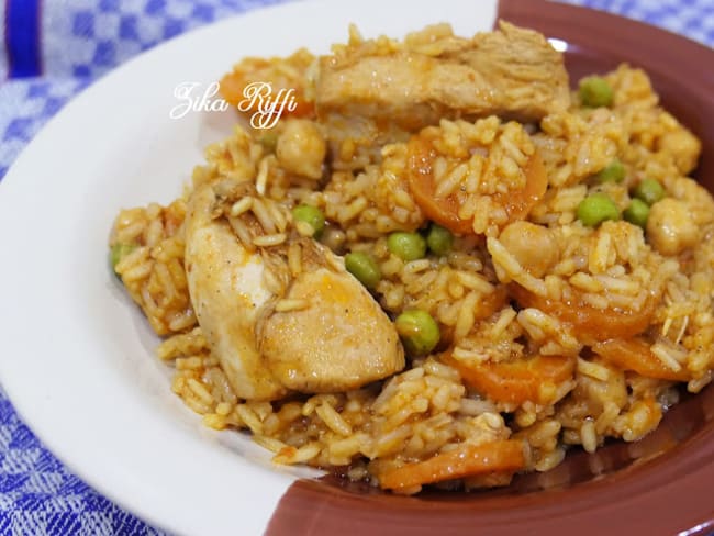 Riz algérien au poulet, pois chiches et petits légumes