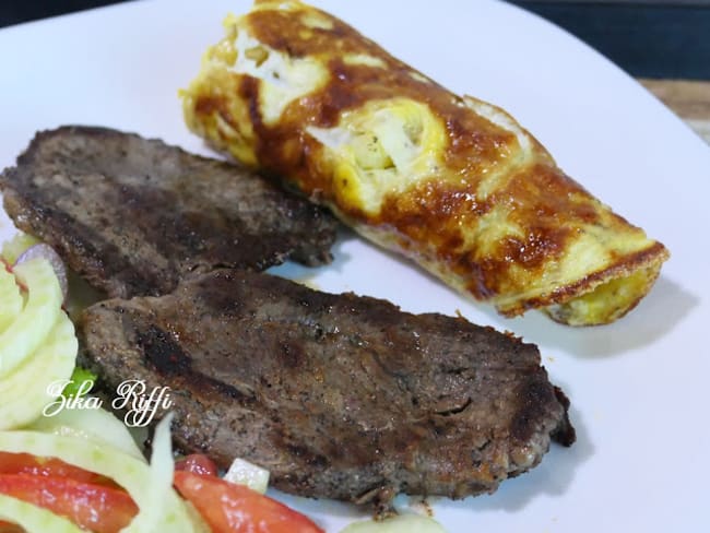 Foie de veau sauté et son omelette roulée aux olives vertes et petits suisses