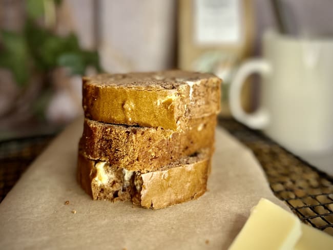 Cake sans lactose au beurre de cacahuète et chocolat blanc