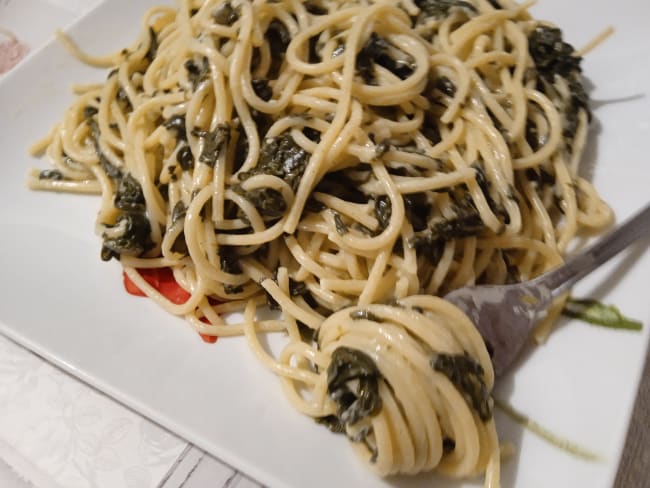 Une recette toute simple de spaghettis aux épinards à la crème