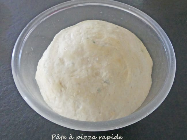 Pâte à pizza rapide : une recette rapide et facile à préparer