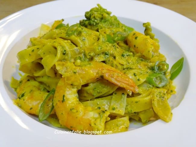 Fettuccini aux crevettes et brocoli, sauce light yaourt fromage frais, curcuma et paprika