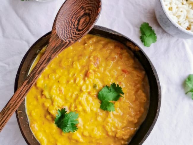 Le meilleur curry végan de lentilles rouges, végétalien, crémeux et pleins de saveurs 