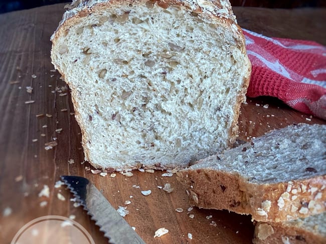 Pain de mie multigrains moelleux avec sa croûte croquante