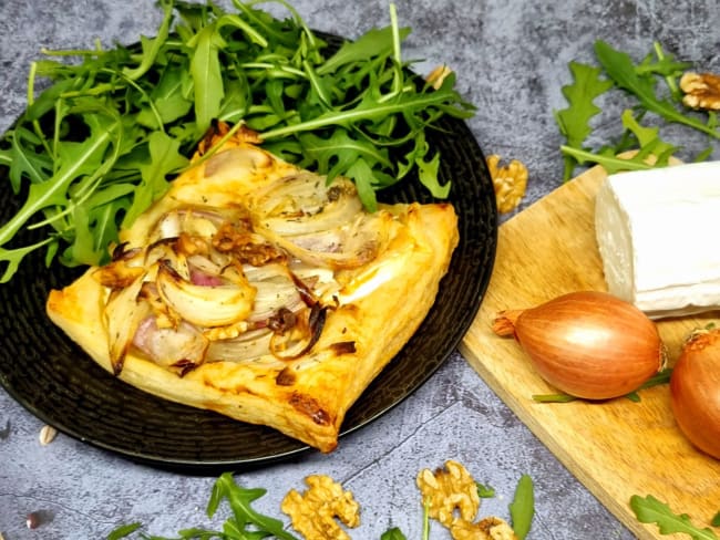 Tartelettes feuilletées au fromage de chèvre et échalote