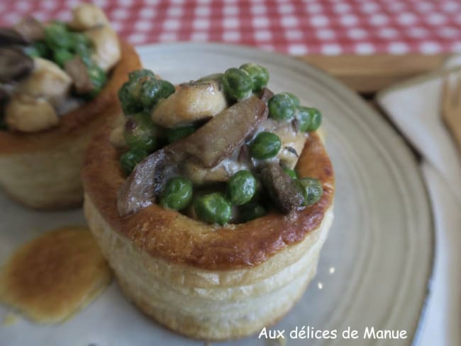 Bouchées au poulet, petits pois et champignons à la crème