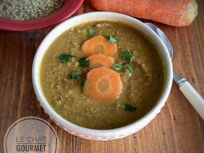 Savoureuse soupe aux lentilles, carottes et cumin