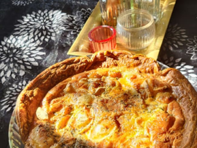 Tarte salée à l'ail caramélisé d'après une recette de Yotam Ottolenghi