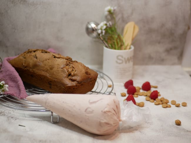 Ganache montée framboise pour la décoration des cakes