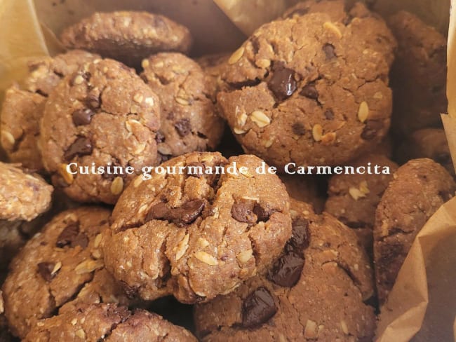 Cookies maison au beurre de cacahuètes flocons d'avoine et chocolat noir