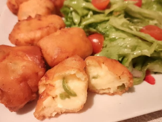 Les petits beignets au fromage pimentés façon chili cheese nuggets