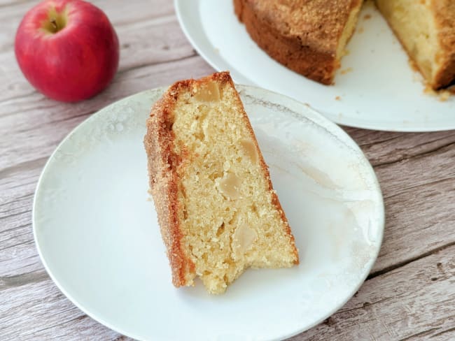 Gâteau moelleux aux pommes et à la vanille