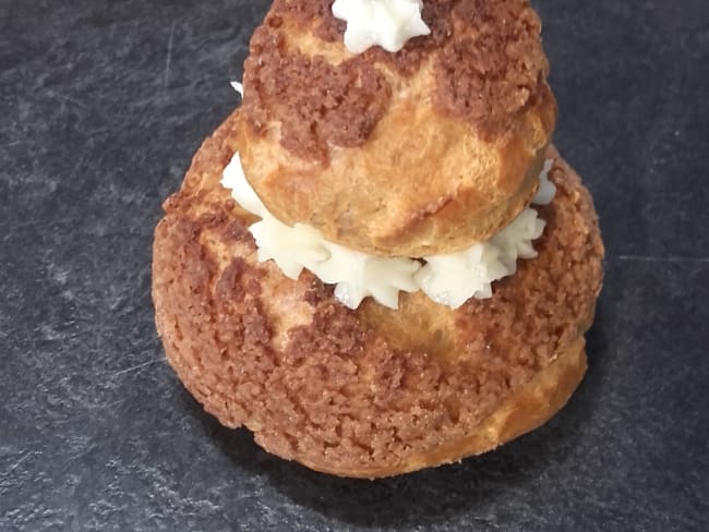 Religieuses à la crème pâtissière au chocolat