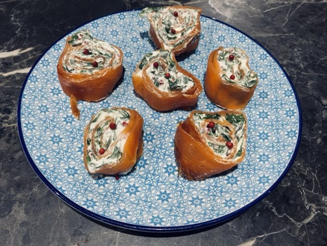 Roulés de saumon fumé aux épinards et fromage blanc