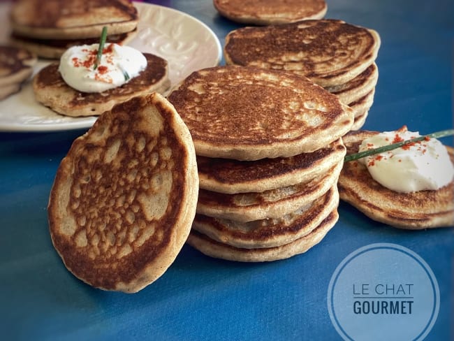 Blinis à la farine de sarrasin pour le brunch ou l'apéro