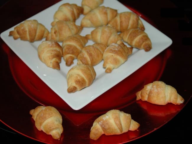 Mini croissants gourmands à la pâte d'amande